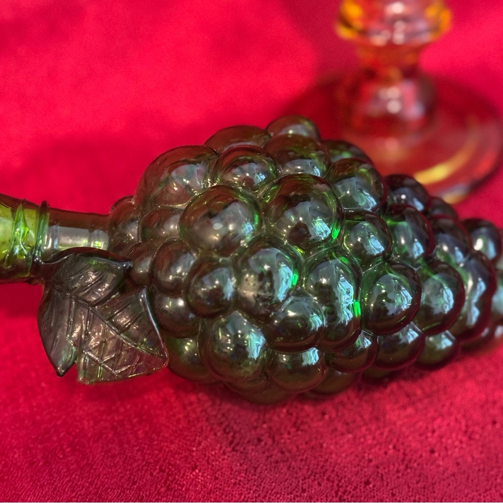 Emploi Italian Glass Grape Cluster Pattern